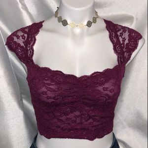 Burgundy lace crop top🍷
